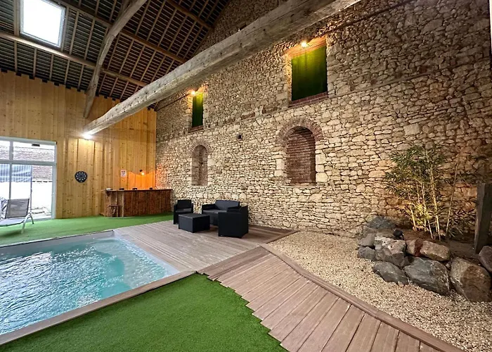 בית נופש De Charme Avec Piscine Interieure