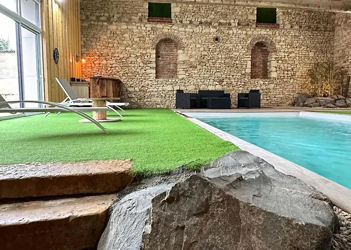 De Charme Avec Piscine Interieure בית נופש *